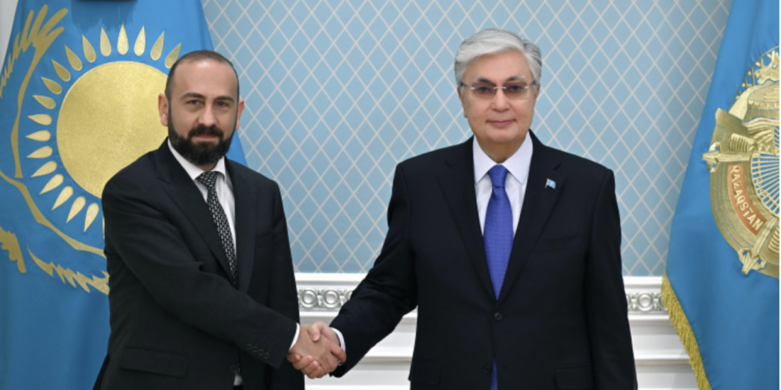 Касым-Жомарт Токаев провел встречу с главой МИД Армении