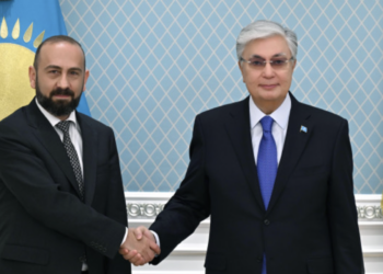 Касым-Жомарт Токаев провел встречу с главой МИД Армении