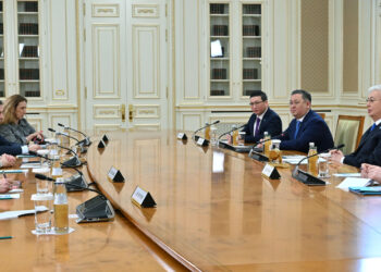 Токаев провел встречу с верховным представителем ЕС по иностранным делам и политике безопасности