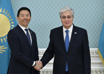 Глава государства принял председателя правления компании Presight.AI