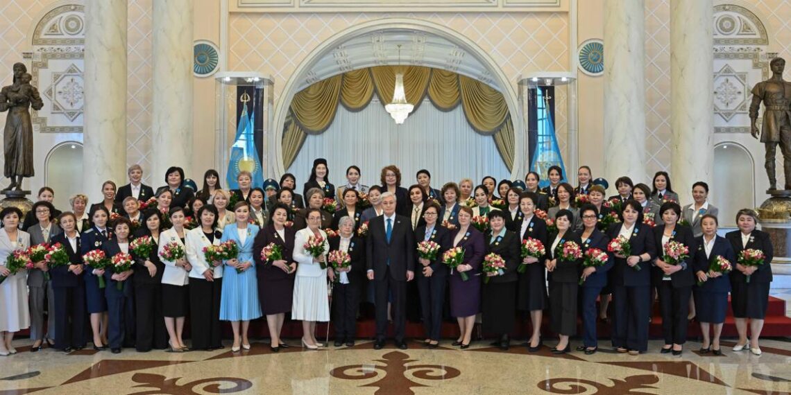 Касым-Жомарт Токаев выступил на церемонии награждения по случаю Международного женского дня