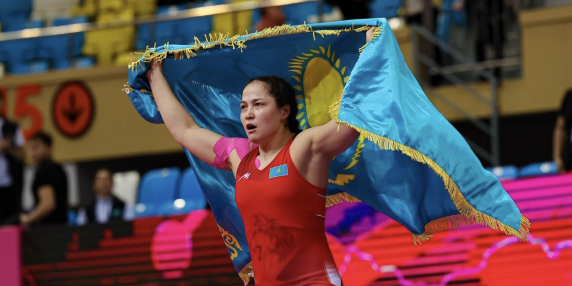 Казахстанка Жамиля Бакбергенова завоевала «золото» на ЧА по женской борьбе