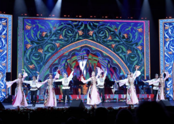 В честь 30-летия АНК ансамбль песни и танца «BIRLIK» дал грандиозный концерт