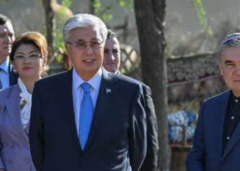 Токаев и Гурбангулы Бердымухамедов посетили комплекс «Этноаул»