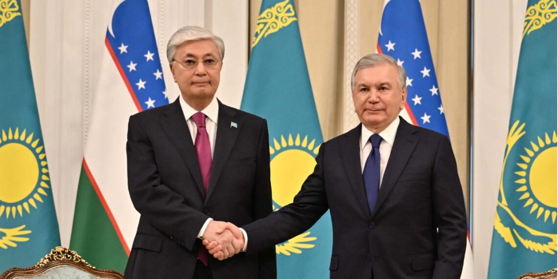 Глава государства провел встречу с президентом Узбекистана