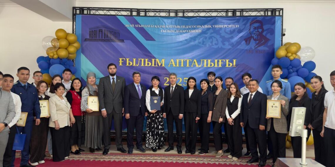 Круглый стол к 110-летию Малика Габдуллина прошел в Алматы