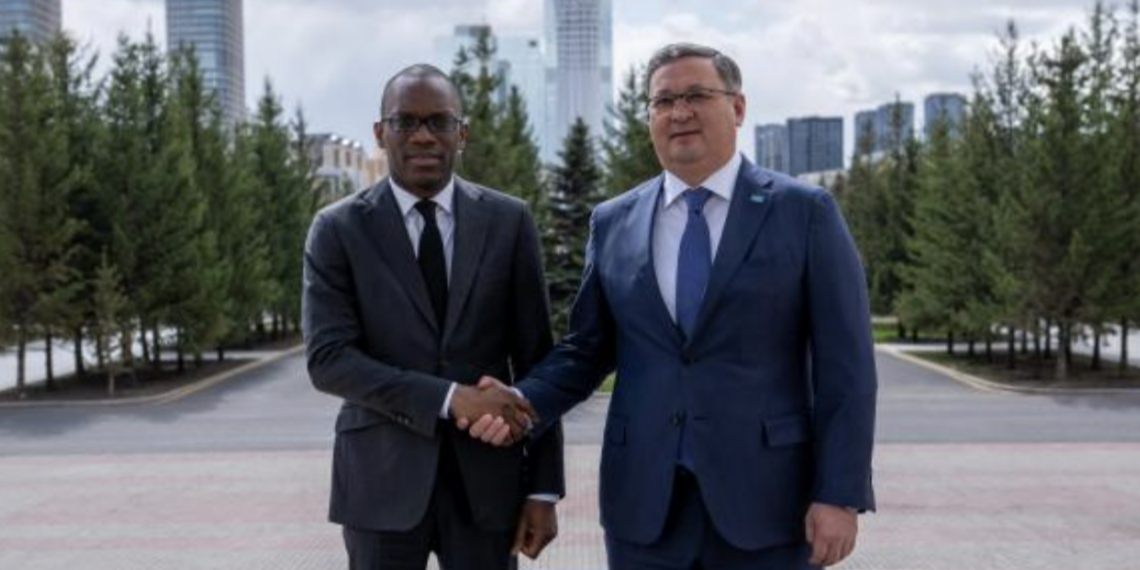 Министры иностранных дел Казахстана и Бенина провели двустороннюю встречу