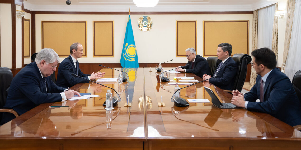 Премьер-министр РК провел встречу с председателем Правительства – руководителем Аппарата Правительства РФ Дмитрием Григоренко