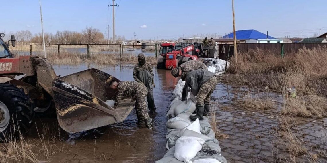 В Казахстане продолжают предпринимать меры по предотвращению подтоплений в регионах