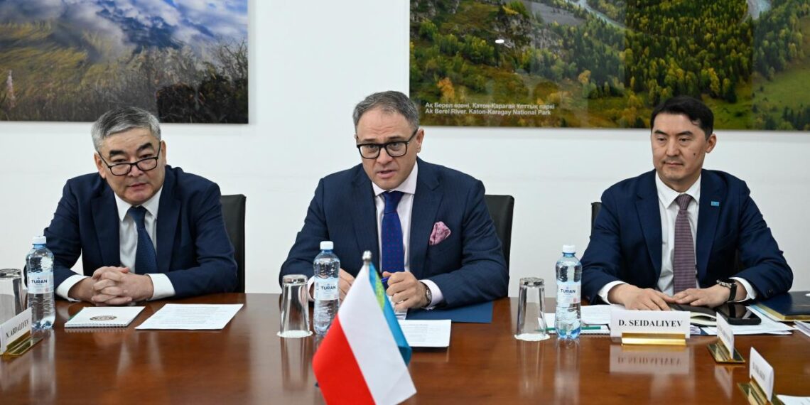 Главы МИД Казахстана и Польши провели политические консультации