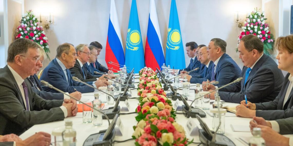 В Алматы прошли переговоры глав МИД Казахстана и России