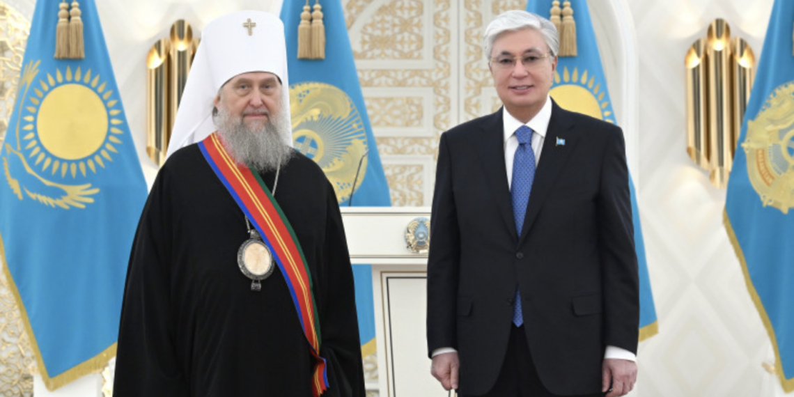 Токаев наградил митрополита Астанайского и Казахстанского Александра орденом «Достық» I степени