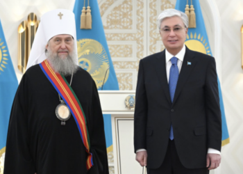 Токаев наградил митрополита Астанайского и Казахстанского Александра орденом «Достық» I степени