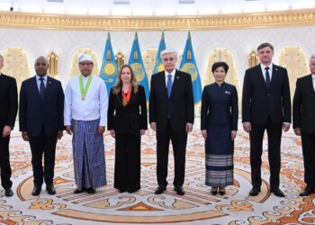 Глава государства принял верительные грамоты послов ряда государств