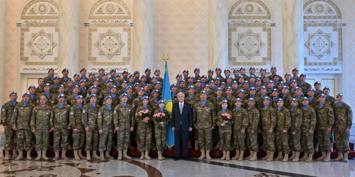 Токаев встретился с военнослужащими Национального миротворческого контингента