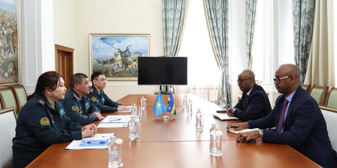 Дипломат из Руанды посетил Минобороны Казахстана
