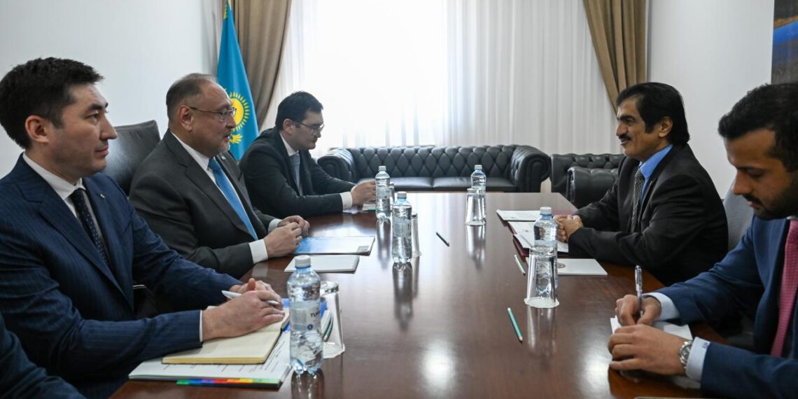 Акан Рахметуллин провел встречу с послом Катара