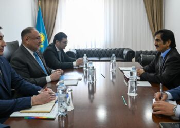 Акан Рахметуллин провел встречу с послом Катара