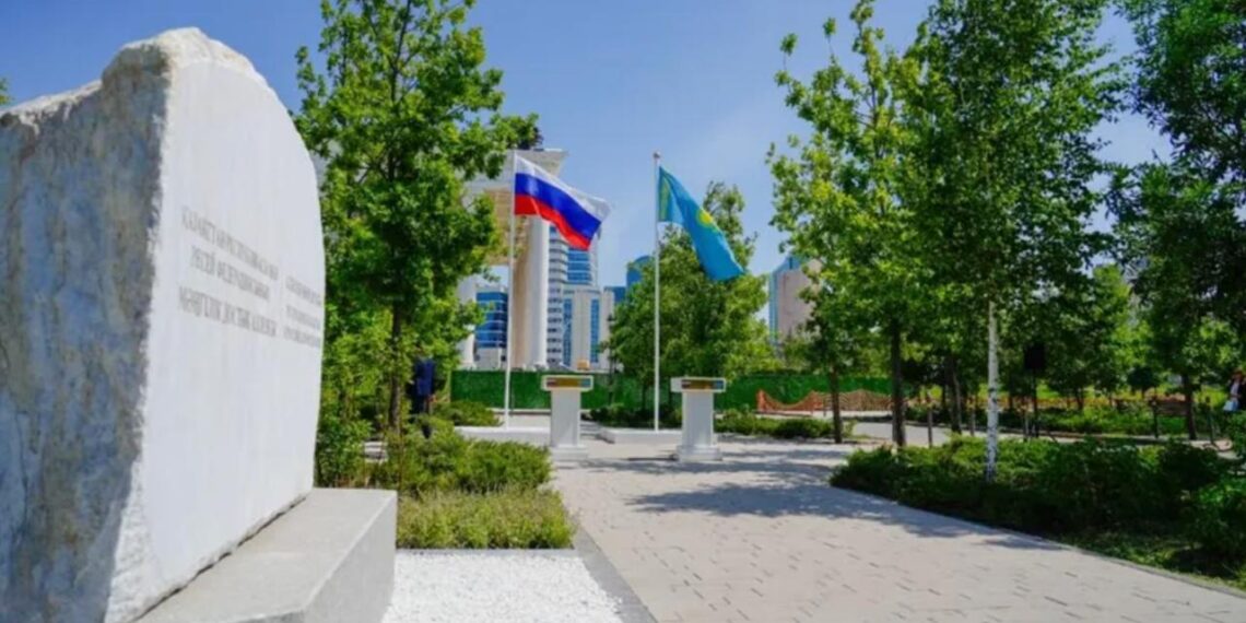 В Астане открыли Аллею вечной дружбы Казахстана и России
