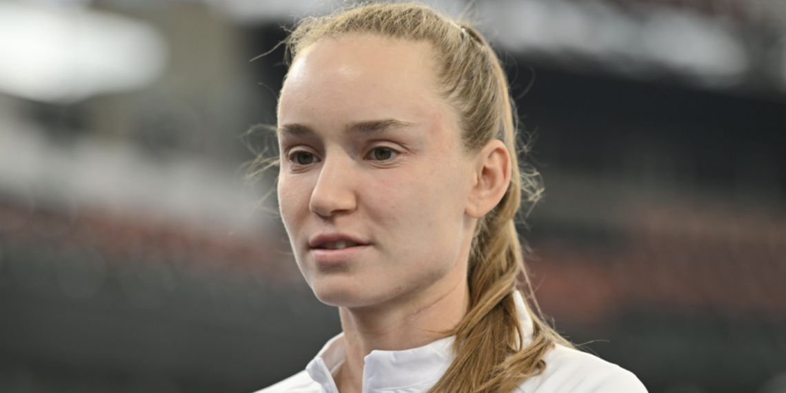 Теннисистка Елена Рыбакина успешно стартовала на турнире в Риме