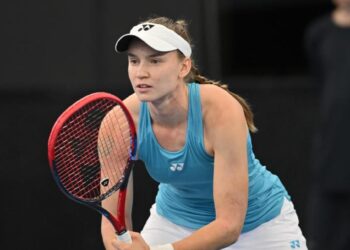 Теннисистка Елена Рыбакина вышла в полуфинал турнира во Франции