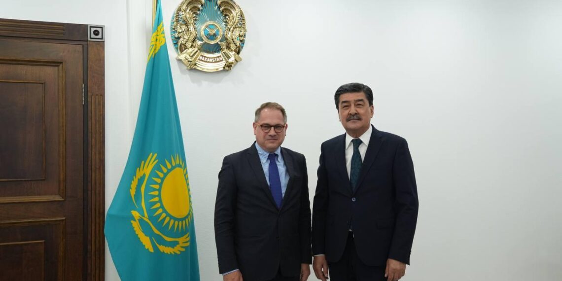Министр экологии и природных ресурсов Казахстана встретился с послом Франции