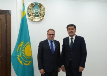 Министр экологии и природных ресурсов Казахстана встретился с послом Франции