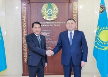 Министр внутренних дел Казахстана встретился с главой общественной безопасности Вьетнама