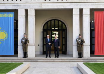 Касым-Жомарт Токаев провел переговоры с премьер-министром Венгрии