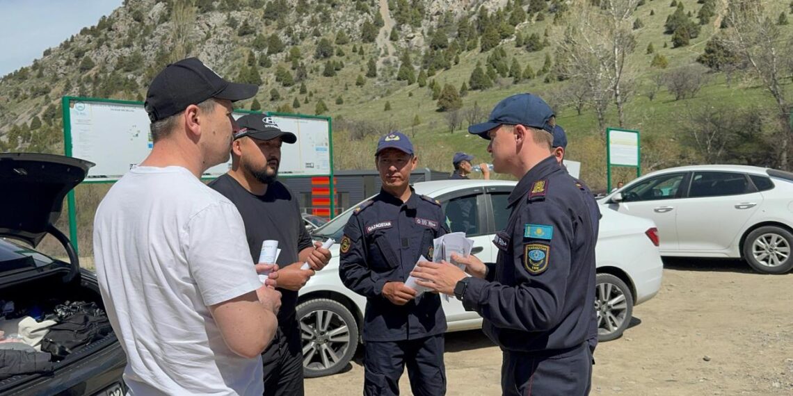 Сотрудники МЧС проводят патрулирования в лесостепных массивах