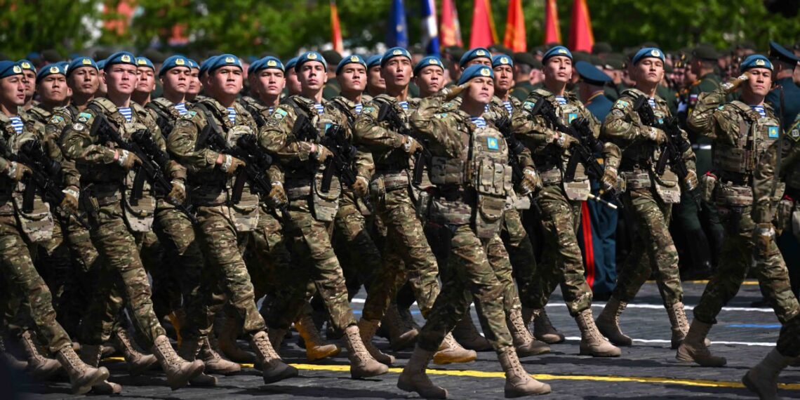 Вклад Казахстана в Победу: парадный расчет в Москве как символ памяти поколений