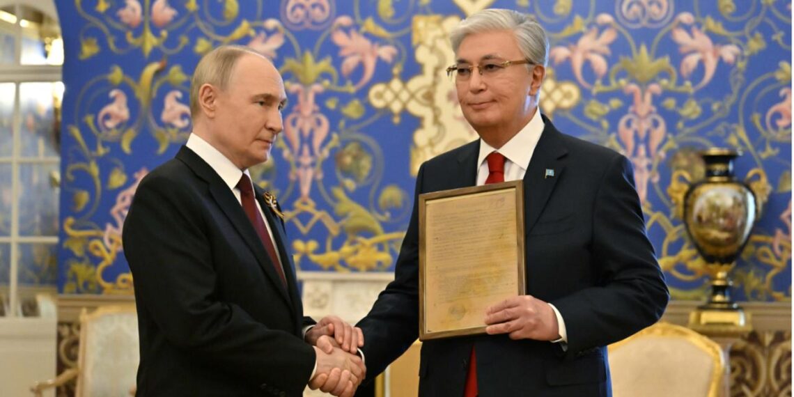 Глава казахстанского государства провел беседу с президентом России