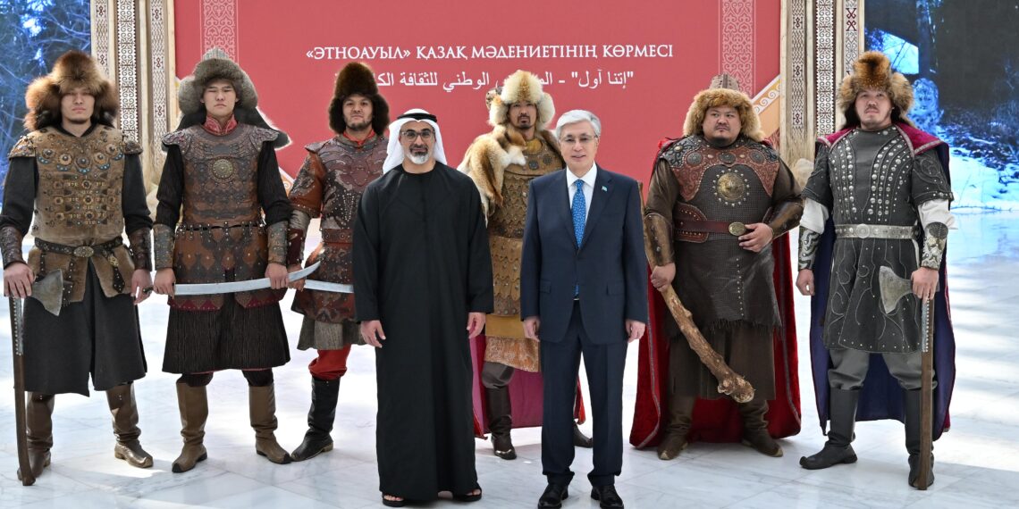 Президент РК и Наследный принц Абу-Даби посетили выставку «Этноаул»