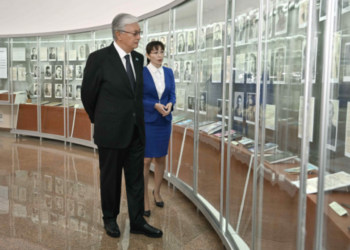 Глава государства осмотрел музей «АЛЖИР»