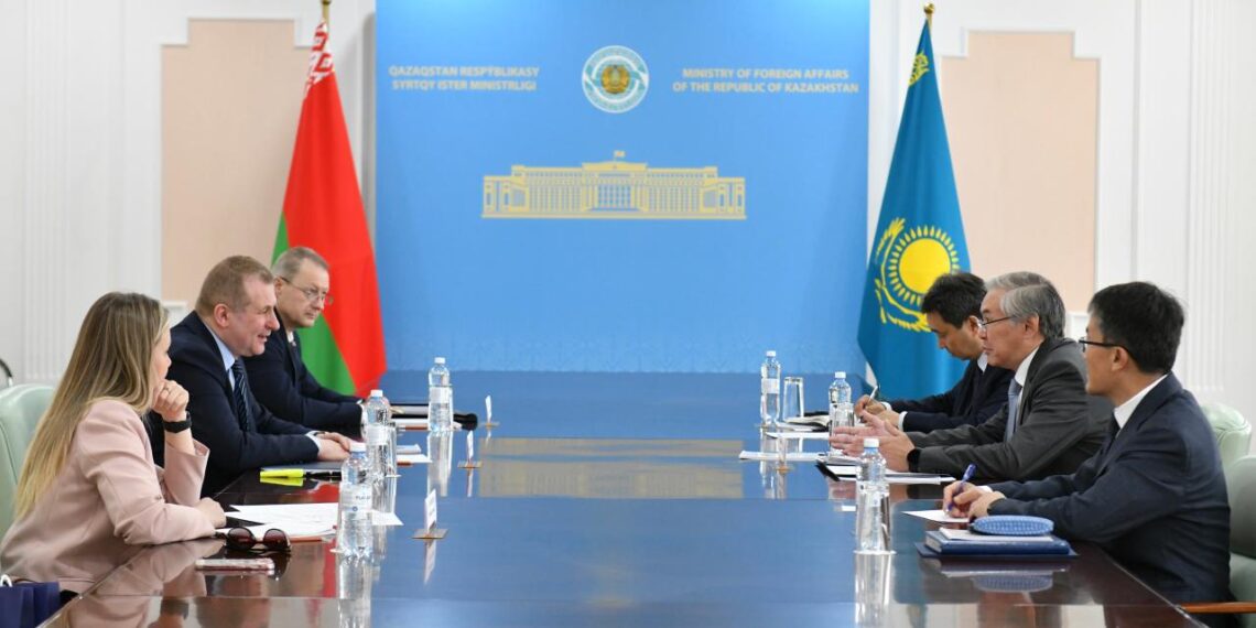 Казахстан и Беларусь провели консультации по вопросам внешнеполитического анализа и стратегического планирования