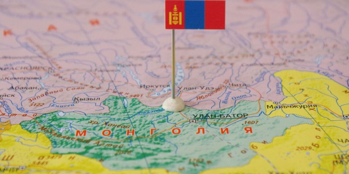 Нефть, рельсы и нейтралитет: поддержка Украины может обернуться для Монголии большой проблемой