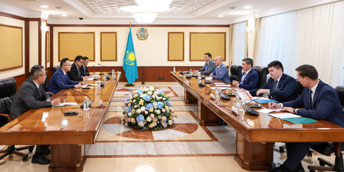 Олжас Бектенов провел встречу с главой компании Geo-Jade Petroleum