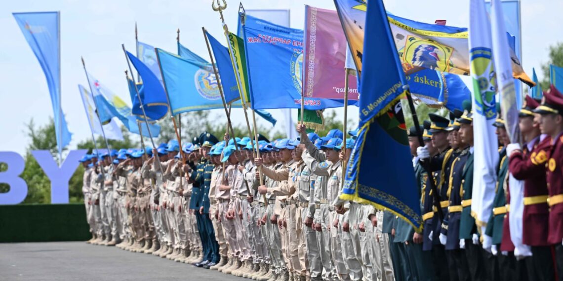 Политолог: государство формирует выносливость и характер у допризывной молодежи Казахстана