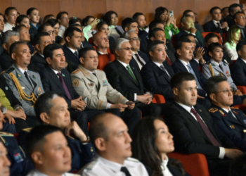 Касым-Жомарт Токаев посетил концерт ко Дню полиции