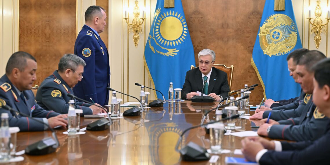 Президент Казахстана провел совещание с руководящим составом Минобороны