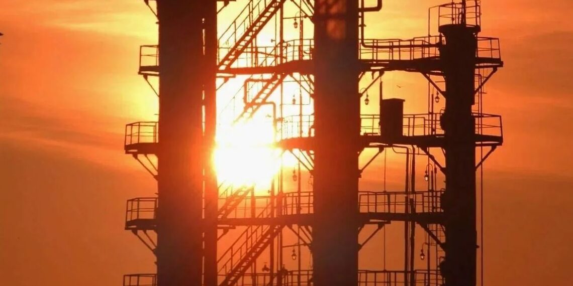 КазМунайГаз увеличивает производство светлых нефтепродуктов и переработку нефти