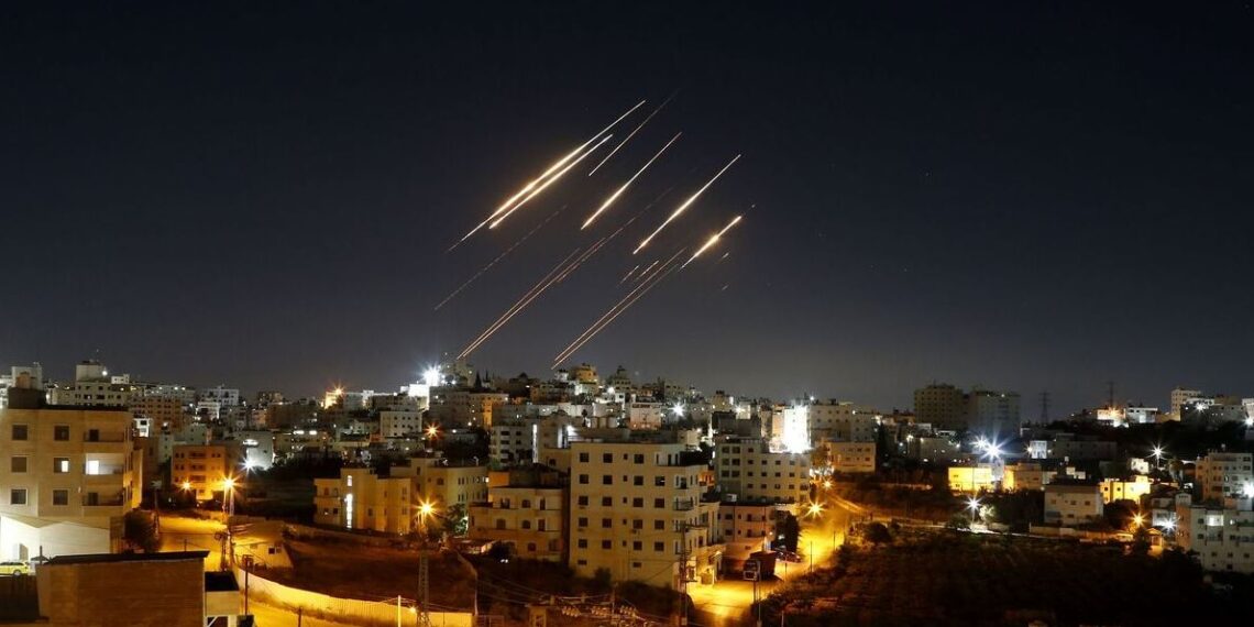 Иран вновь обстрелял Израиль — Тегеран заявил о контроле над его небом