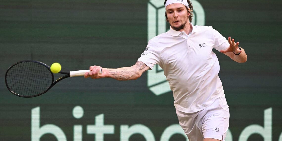 Александр Бублик вышел в полуфинал Halle Open, обыграв 23-ю ракетку мира