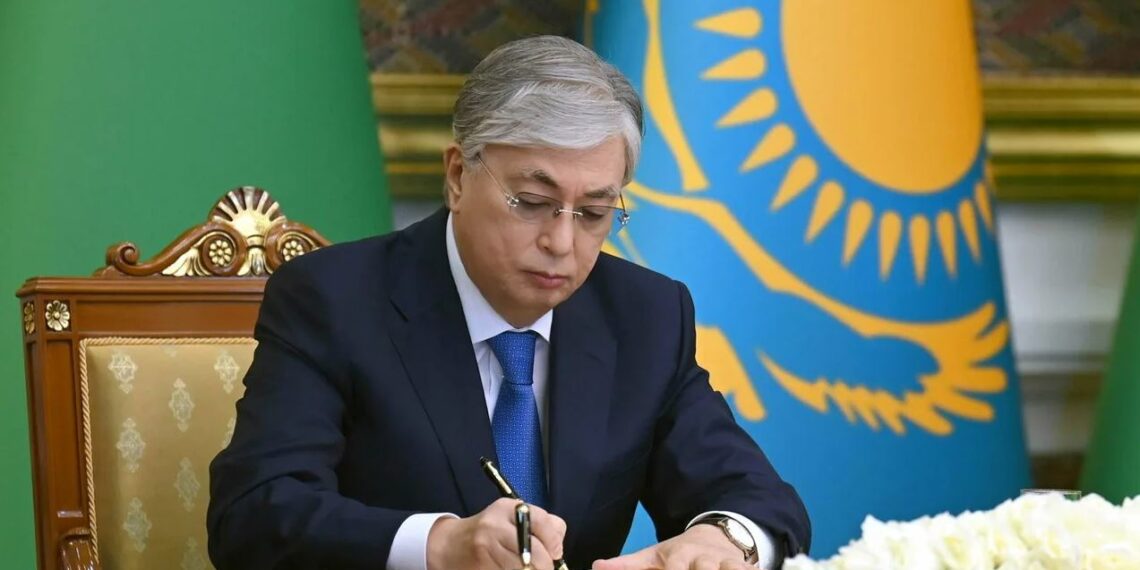 Президент назначил нового главнокомандующего Силами воздушной обороны ВС РК