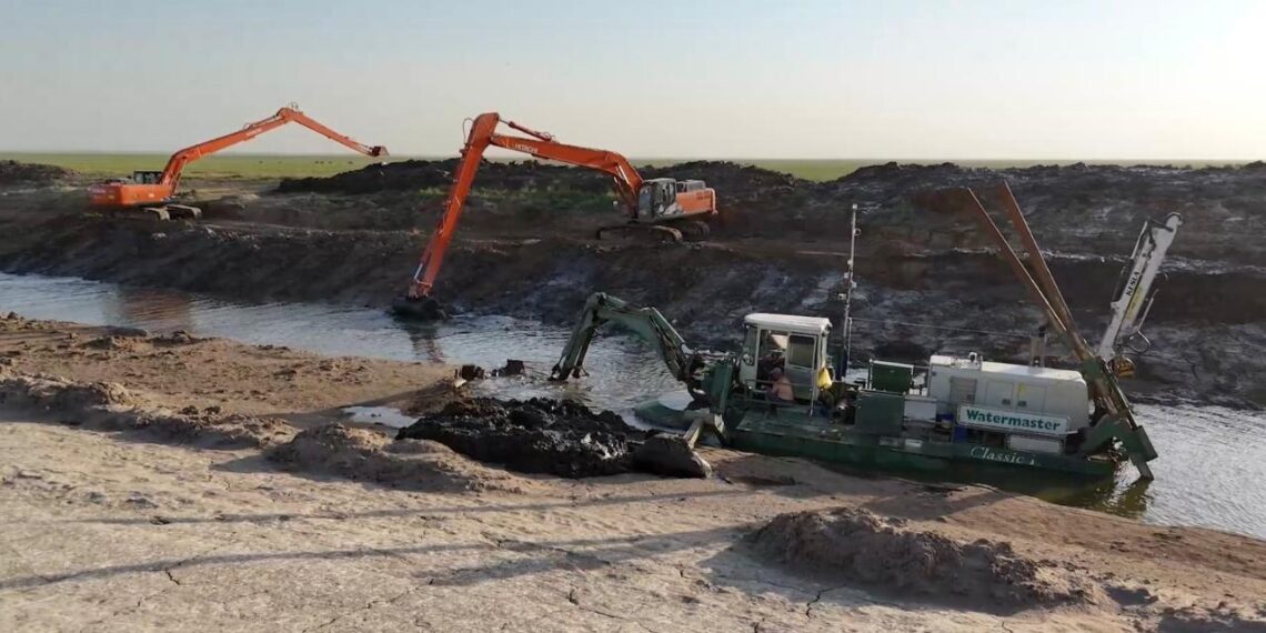 В Туркестанской области началась механизированная очистка «Машканала»