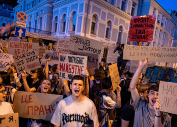 На Украине проходят митинги из-за подписания Зеленским закона против НАБУ и САП