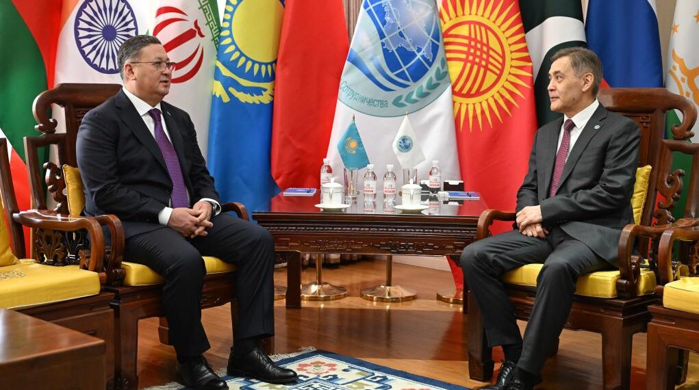 Глава МИД Казахстана посетил штаб-квартиру ШОС