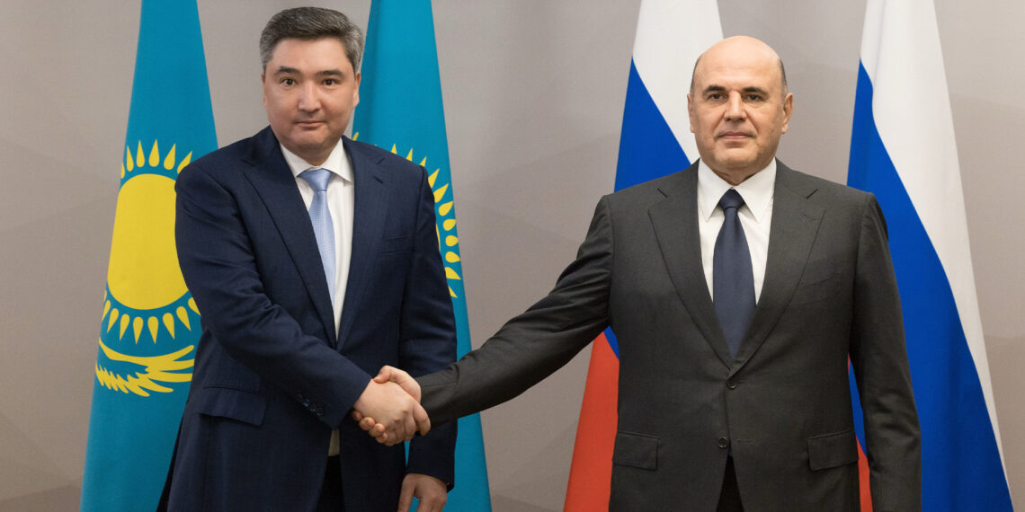 Олжас Бектенов провел встречу с председателем Правительства России