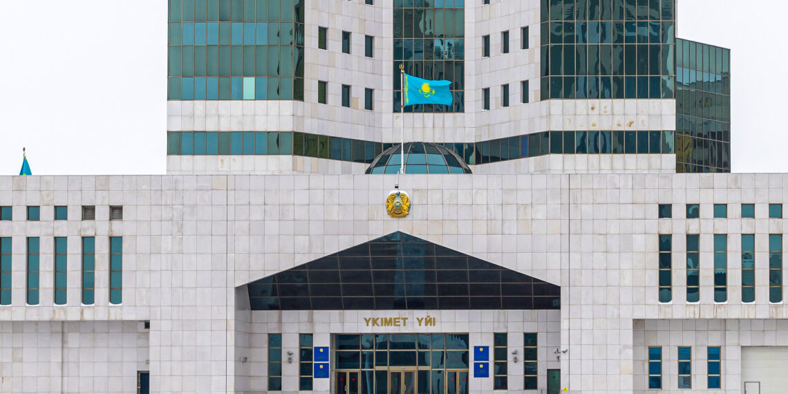 В районах Карагандинской области за счет возвращенных активов строят 51 объект здравоохранения