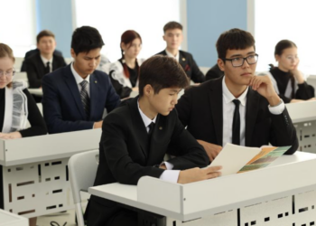 Минпросвещения определило сроки обучения и каникул для казахстанских школьников